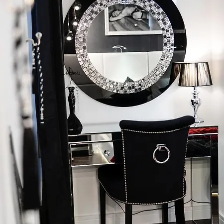 Diamond Lady Romantic Free Parking By Stayly Estetino