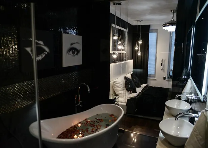 Diamond Lady Romantic Free Parking By Stayly *